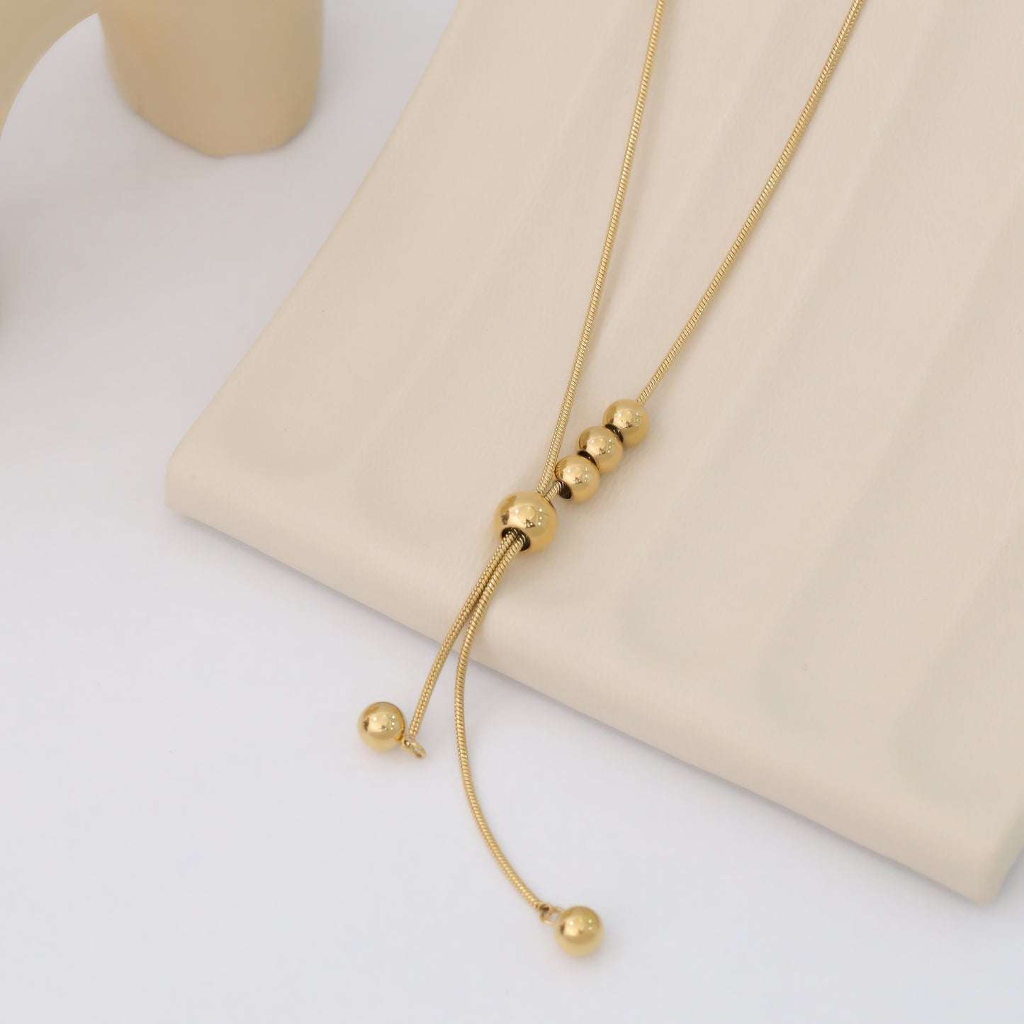 AINARA NECKLACE