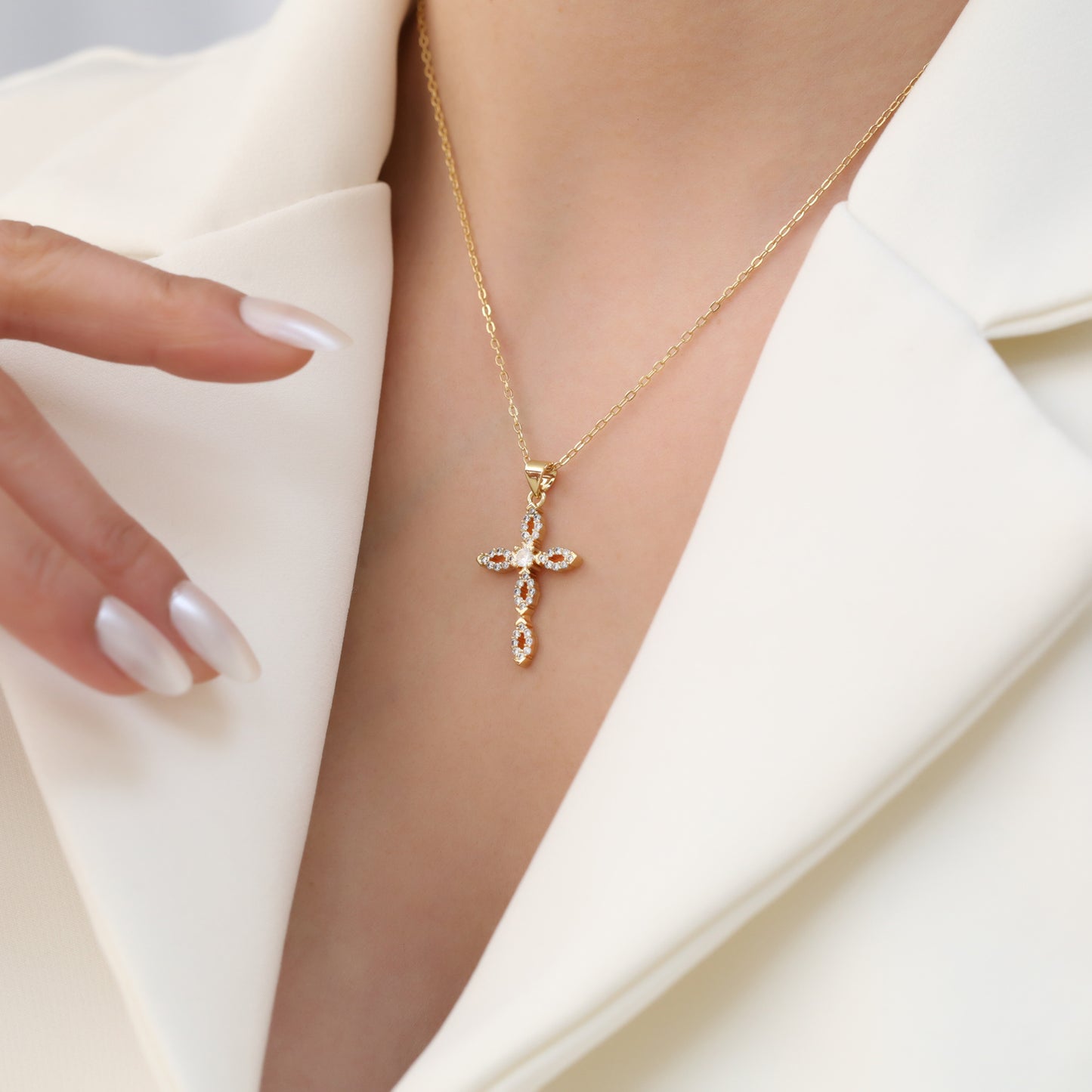 LEONA NECKLACE