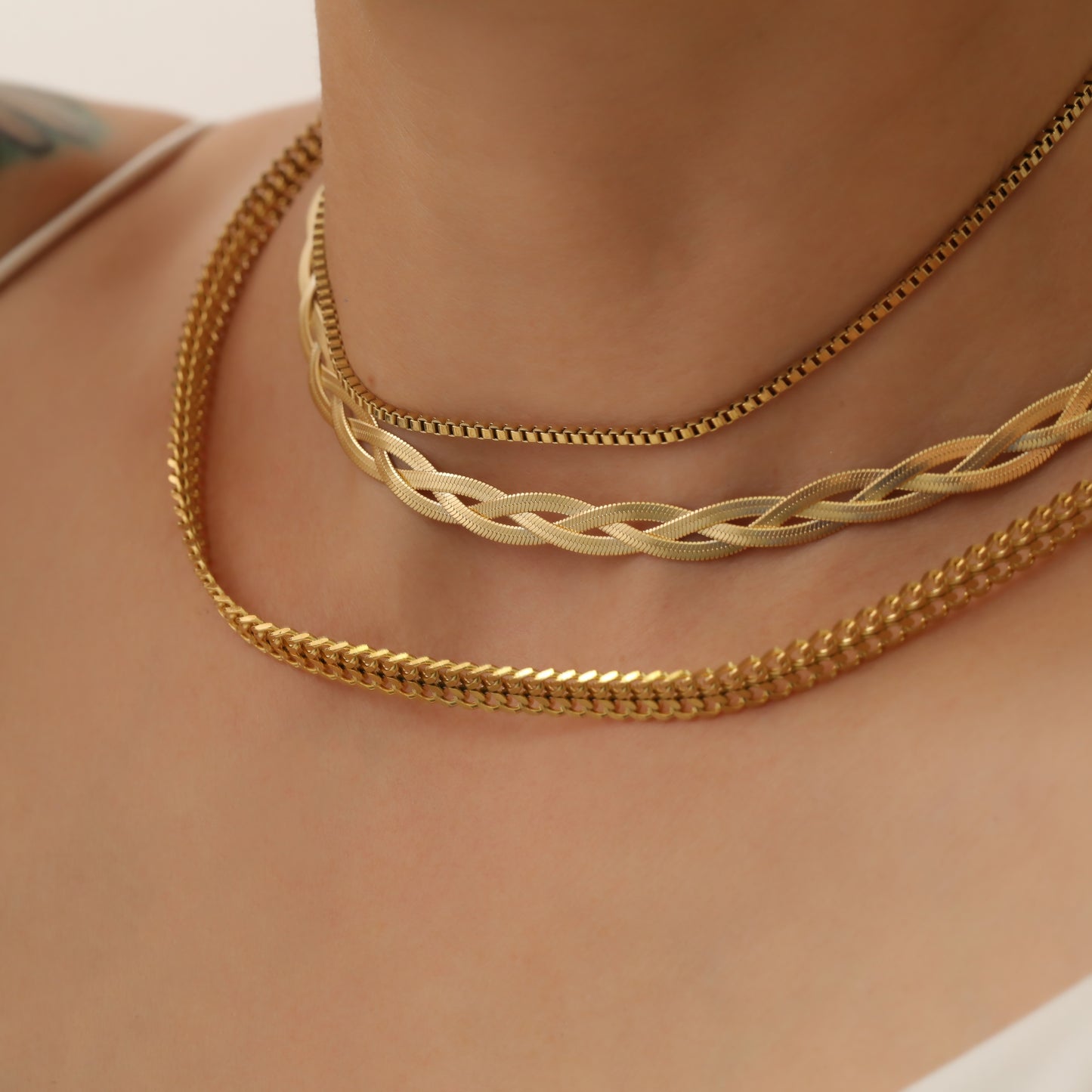 ELLIE NECKLACE
