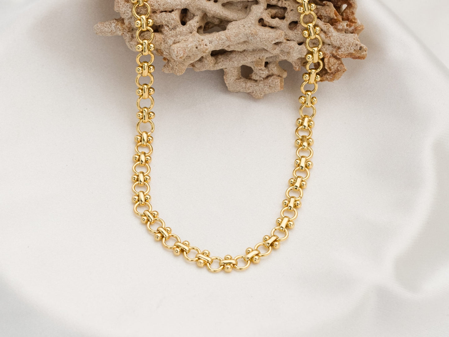 RAYA NECKLACE