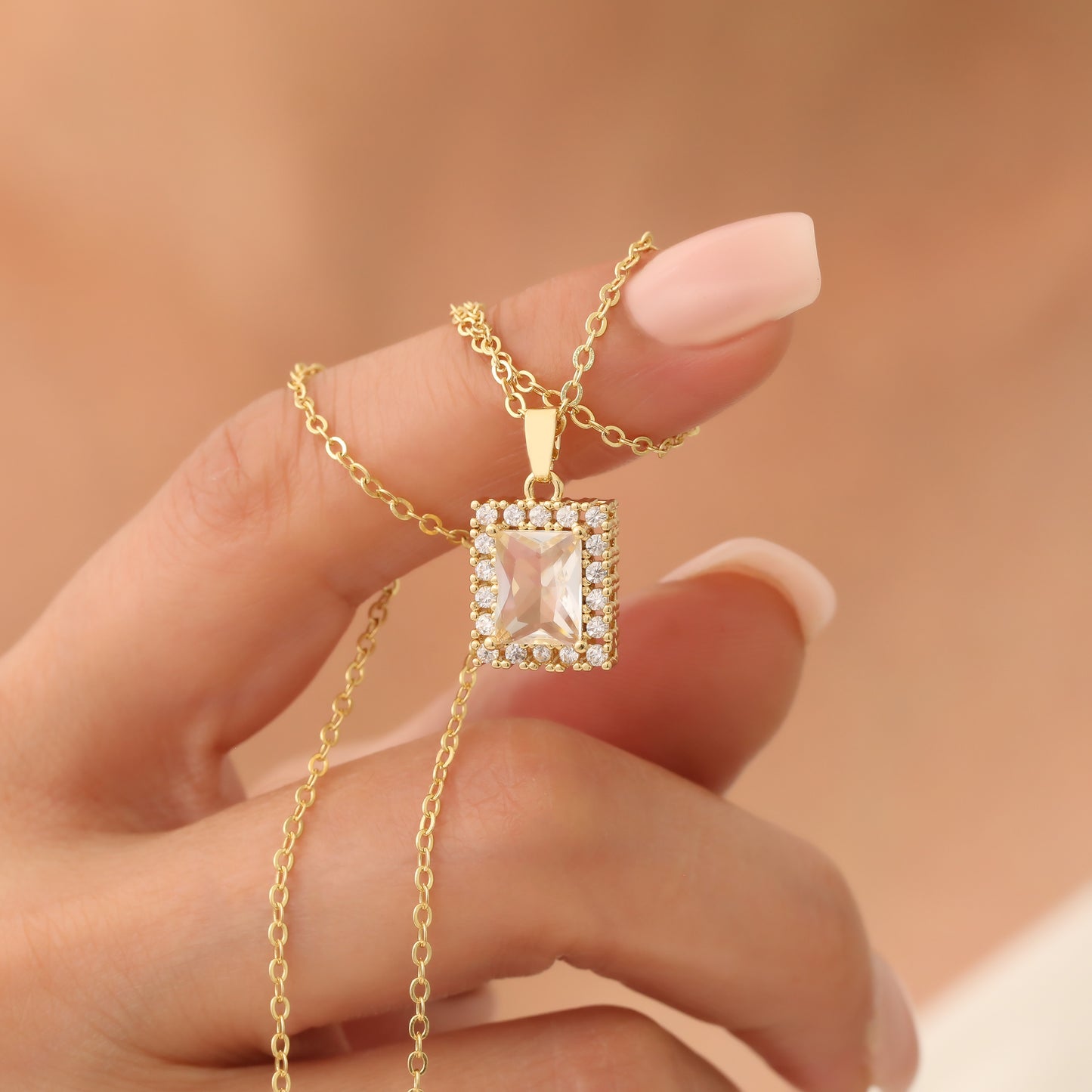 LUCILLE NECKLACE