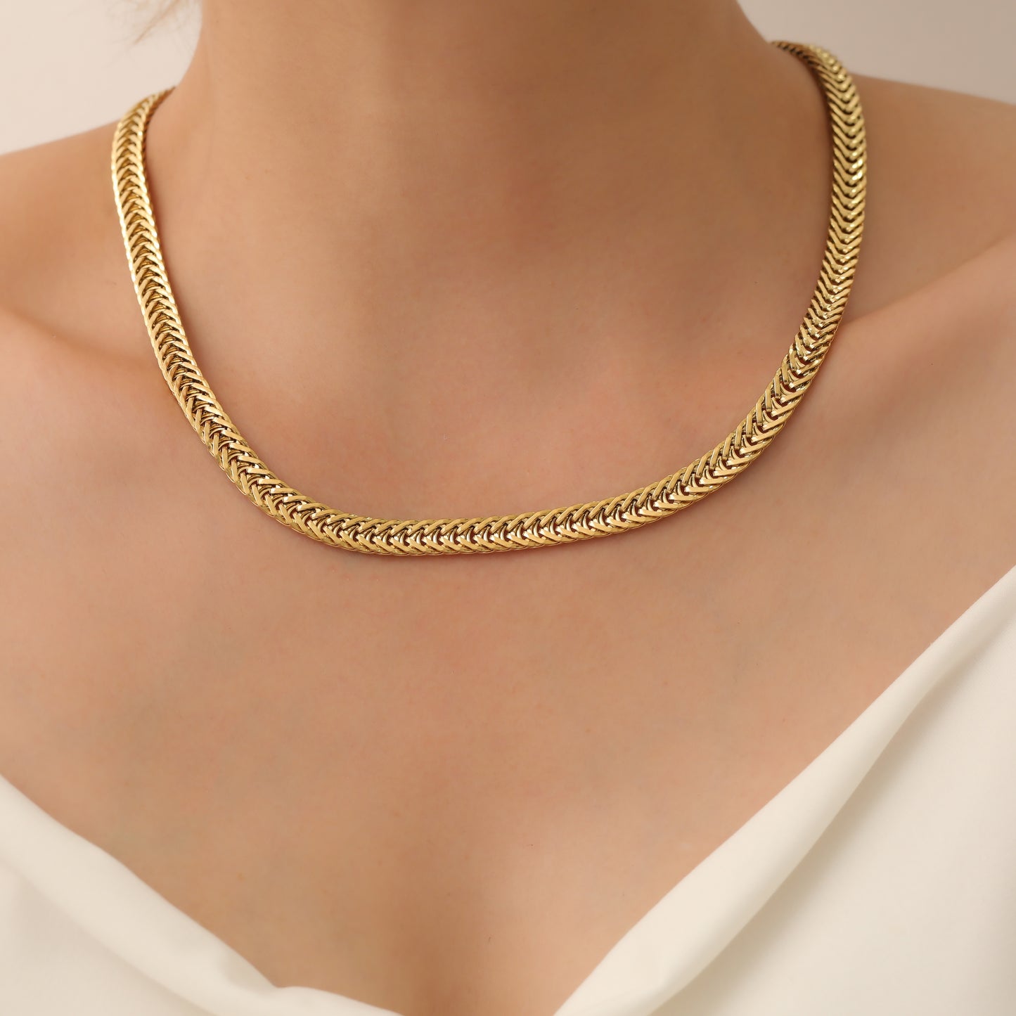 CHLOE NECKLACE