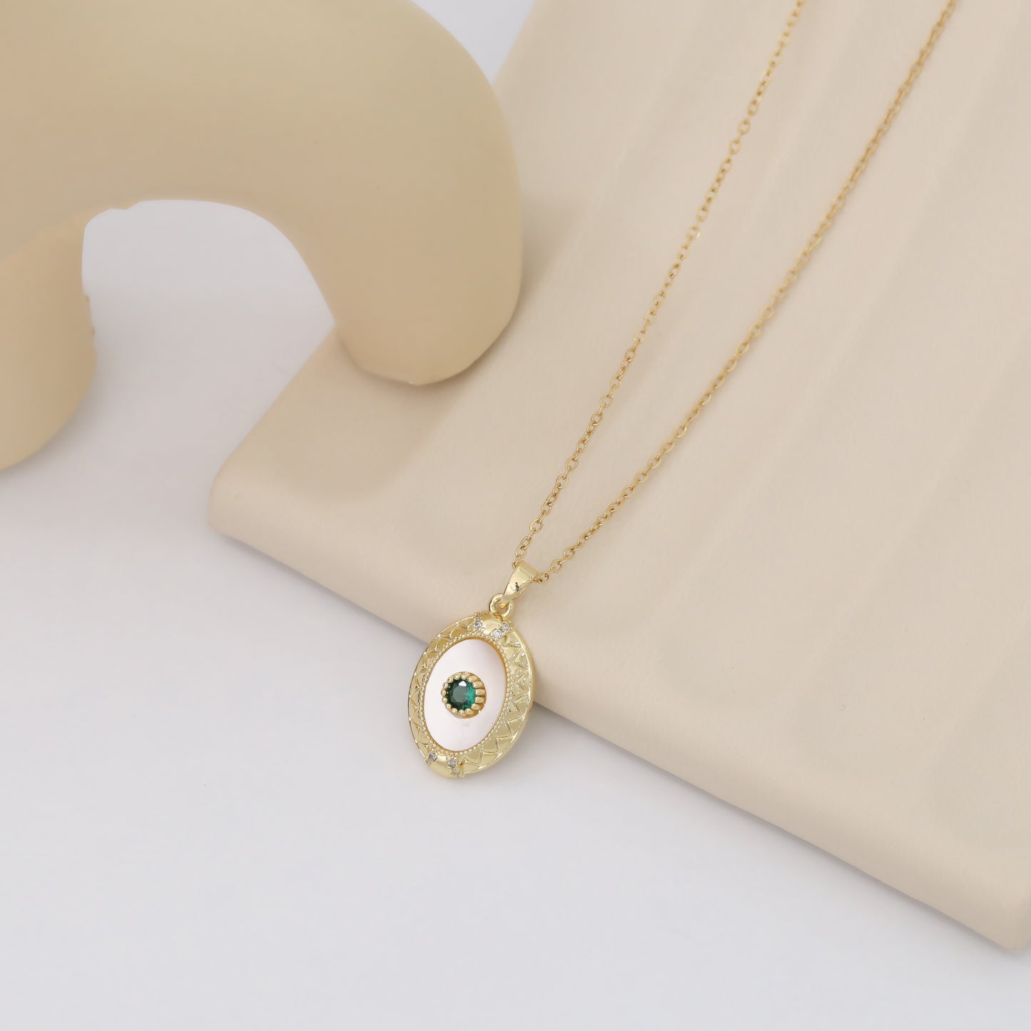 VICTORIA NECKLACE